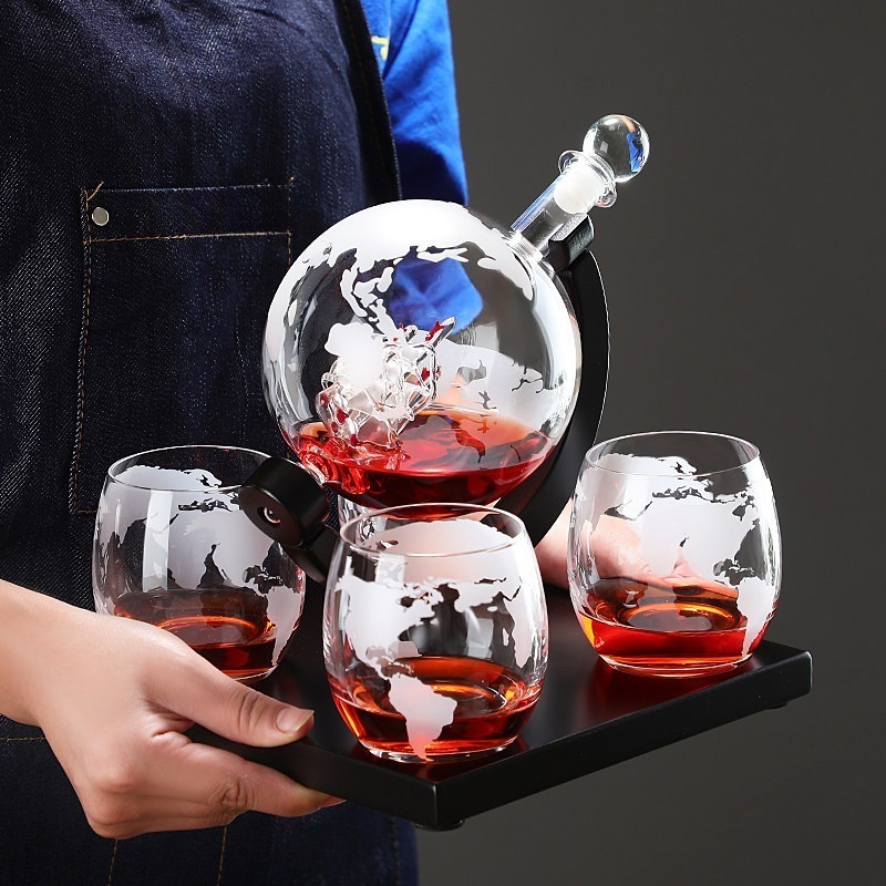 Dekoratives Globus-Weindekante – Home Bar Set Bewertung und Preis